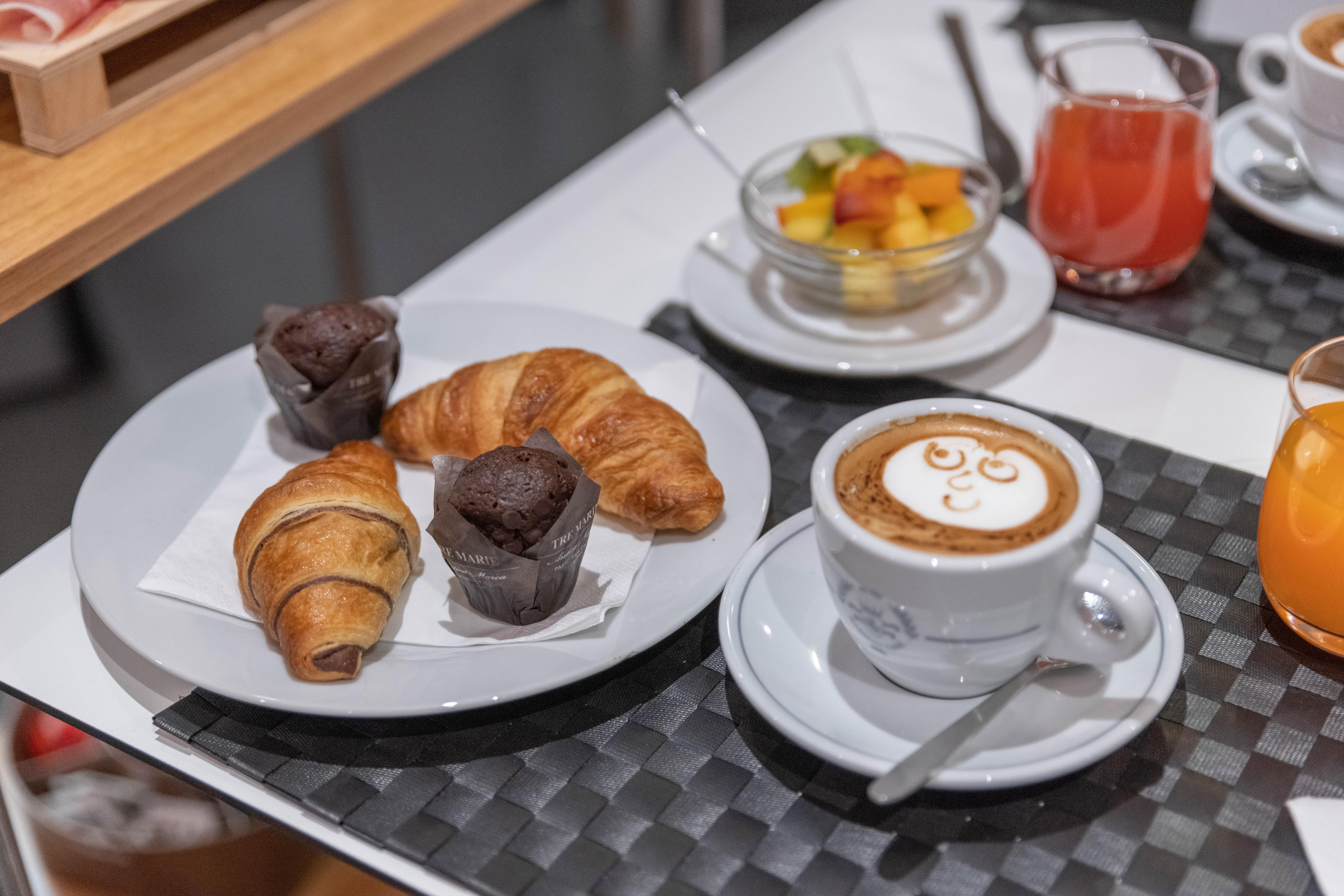 Trevi Palace Hotel Рим Екстериор снимка